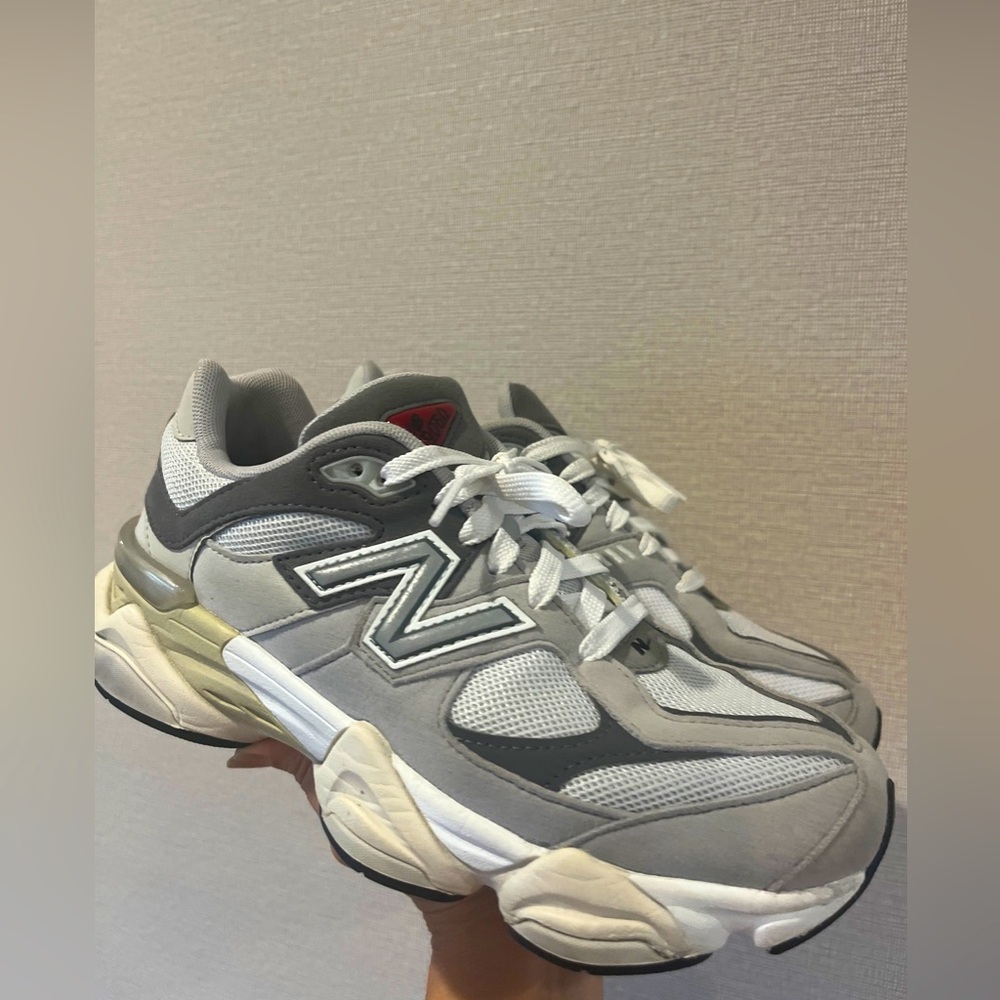 New Balance 9060 NB Sea Salt   White Gray Unisex  Shoes Sneaker Size 7US 6.5 UK